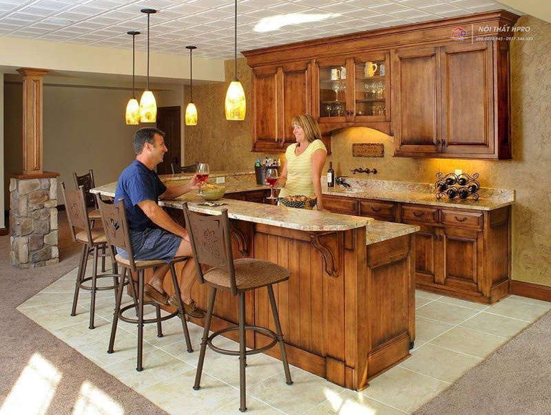 Mặt trước quầy bar gỗ tự nhiên soi bar